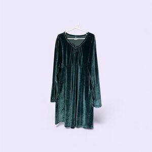 Elegant Girls’ Green Velvet Dress